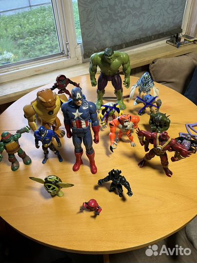 Игрушки-фигурки Бен 10 и компания