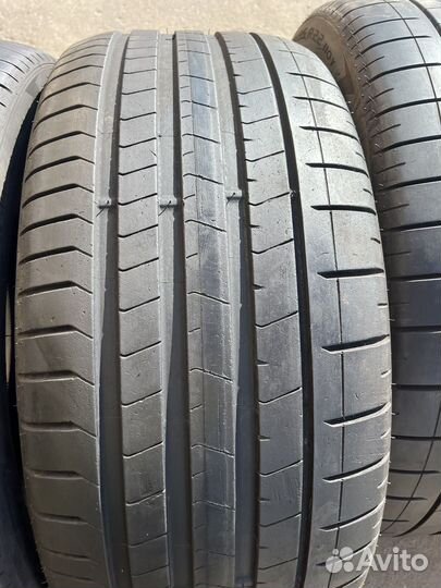 Pirelli P Zero PZ4 285/40 R22 и 325/35 R22