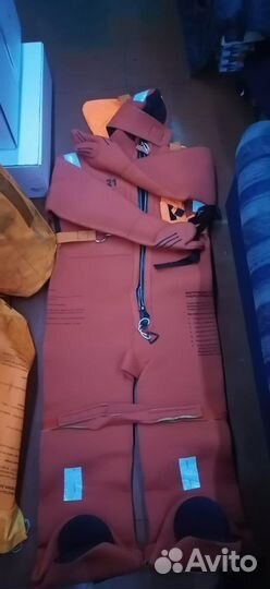 Сухие гидрокостюмы