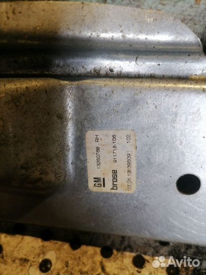 Стеклоподъемник задний правый Opel Astra J