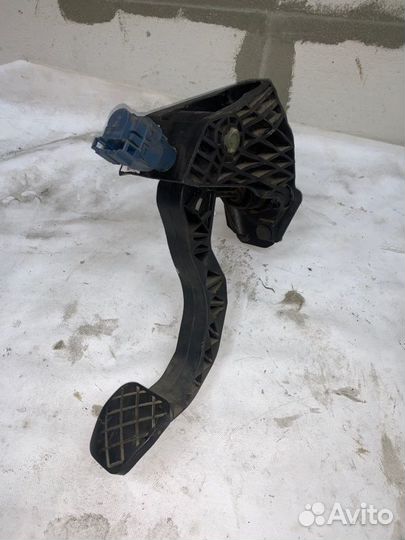 Педаль сцепления Volkswagen Polo седан 1.6 2017