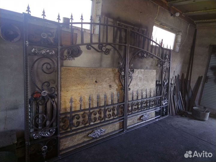 Ворота с калиткой распашные