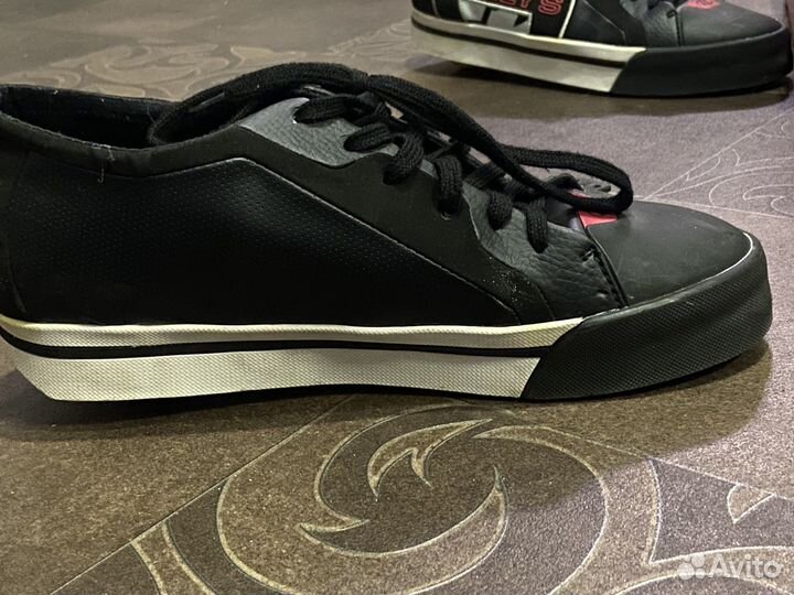 Кроссовки на роликах heelys