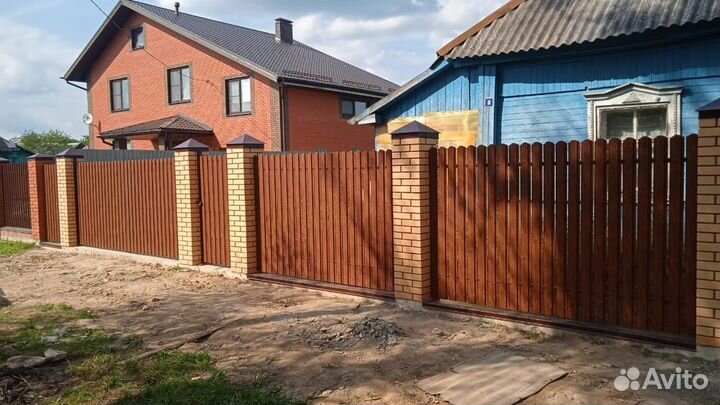 Производство заборов из евроштакетника