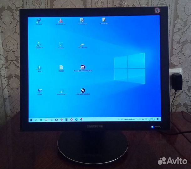 Монитор Samsung SyncMaster 173p plus