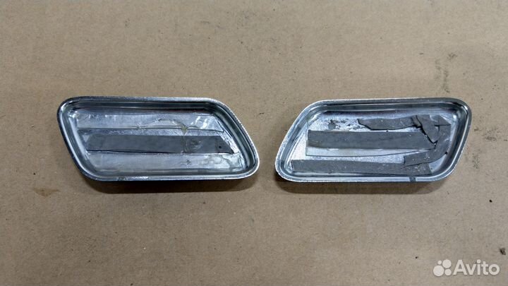 Накладки на крышки омывателя Toyota LC 200, пара