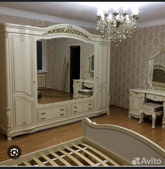 Спальный гарнитур