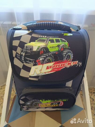 Школьный портфель, ранец, рюкзак