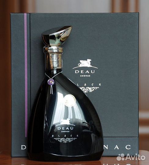 Коллекционная пустая бутылка от редкого коньяка