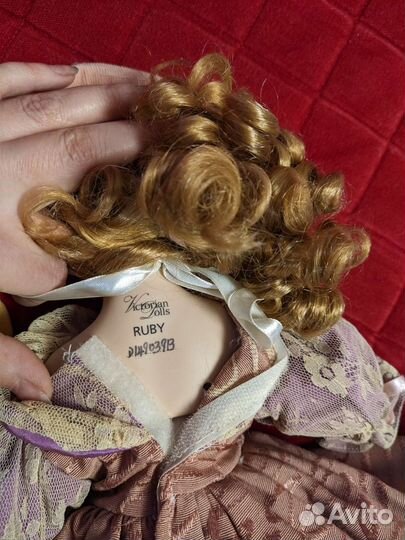 Кукла фарфоровая коллекционная