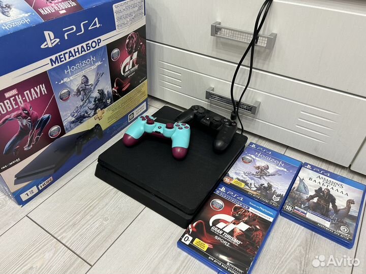 Sony PlayStation 4 Slim (1TB)