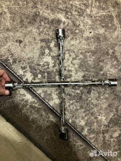 Ключ баллоный