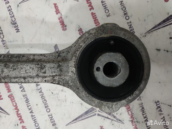 Рычаг w204 Mercedes передний верхний