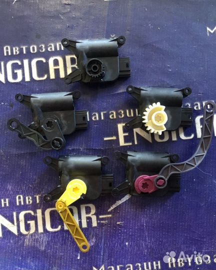 Моторчики заслонок печки Peugeot 407 ES9A 72375 km