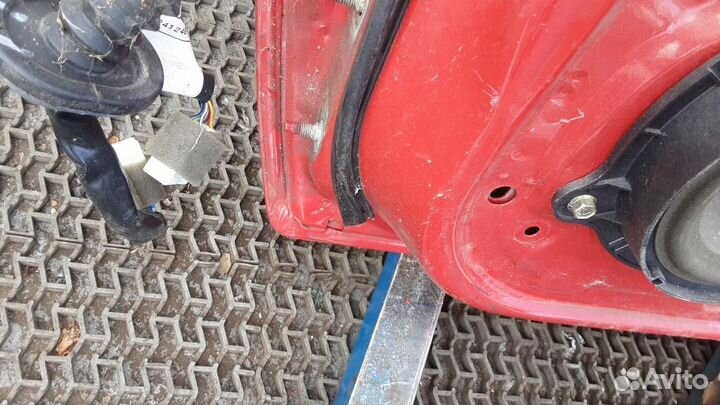 Дверь передняя правая Nissan Almera