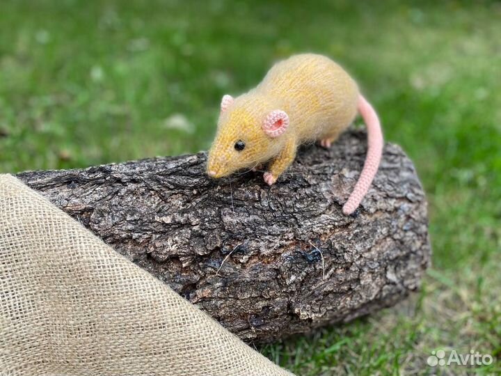 Игрушка вязаная крыса на заказ по фото