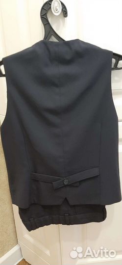 Продается школьный костюм