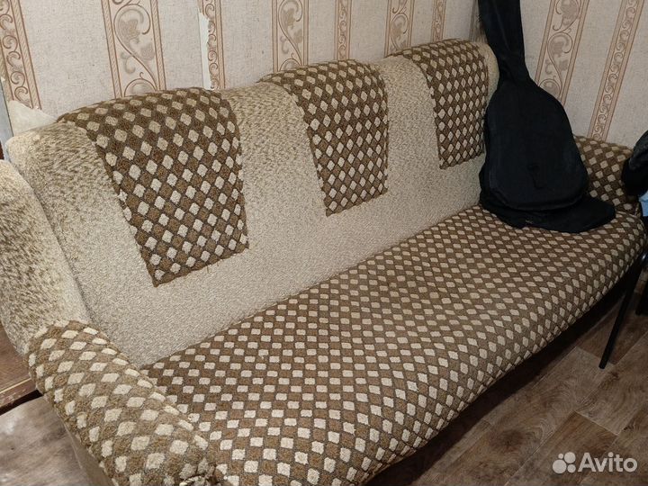 Диваны и компьютерный стол