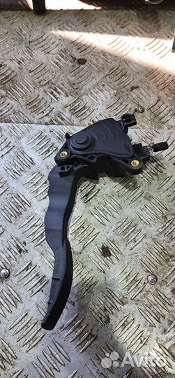 Педаль газа Nissan Juke F15