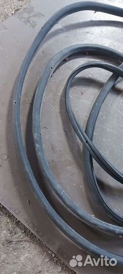 Уплотнитель двери на Audi A8 D3