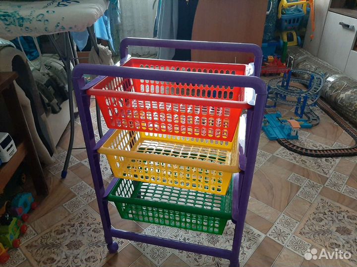 Этажерка на колесиках новая