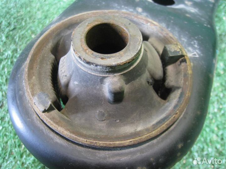 Рычаг передний правый нижний Toyota Auris E18 2015