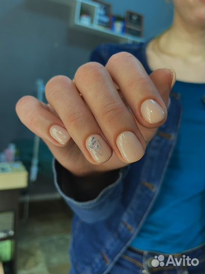 Модель на маникюр