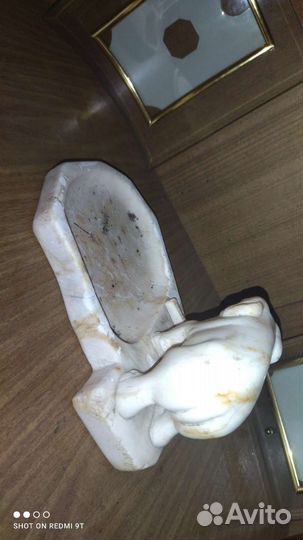 Мраморная статуэтка пепельница