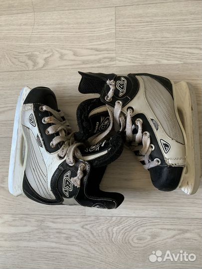 Коньки хоккейные размер 33