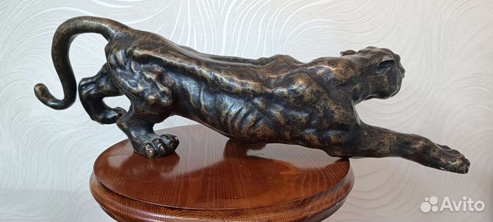 Статуэтка в виде пантеры из полированной латуни