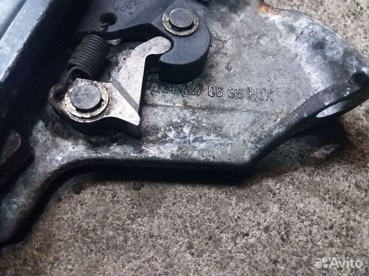 Педаль ручного тормоза W124