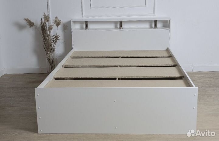 Кровать с выдвижными ящиками