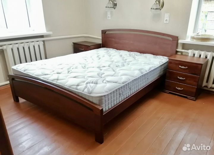 Кровать из массива