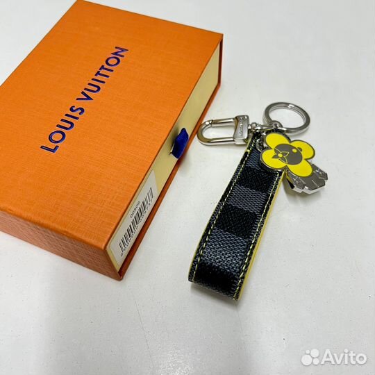 Брелок Louis Vuitton с желтым цветочком