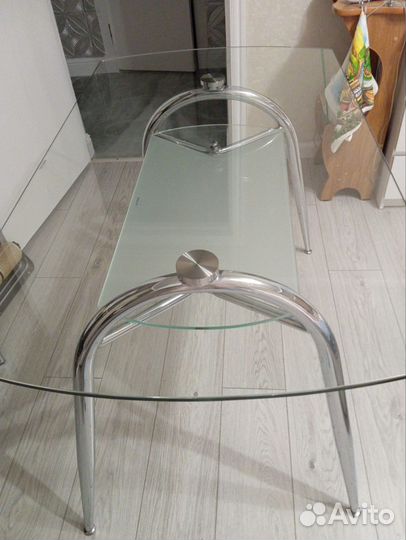Кухонный стол стеклянный