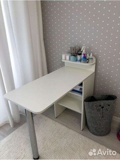 Маникюрный стол складной