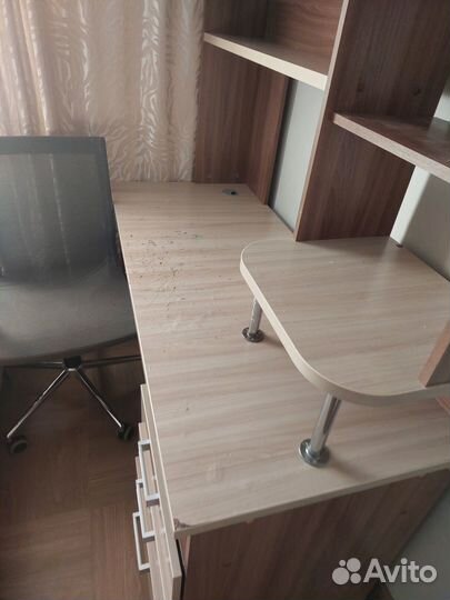 Письменный стол