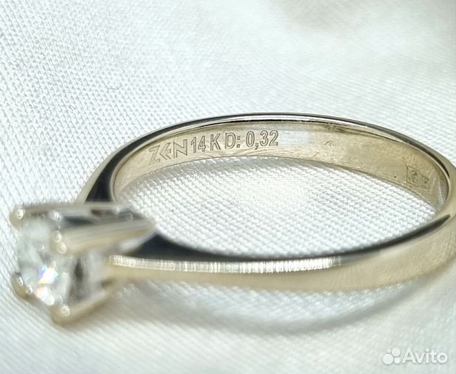 Золотое кольцо с бриллиантом Zen diamond