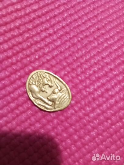 Монета магнит золотая и т д