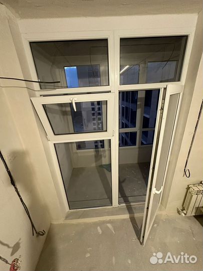 Оконная рама,окно,оконный блок с дверью