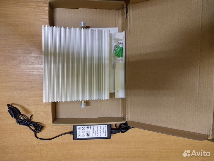 Усилитель, репитер ST-1090B (900/1800 мгц, 75 Дб)