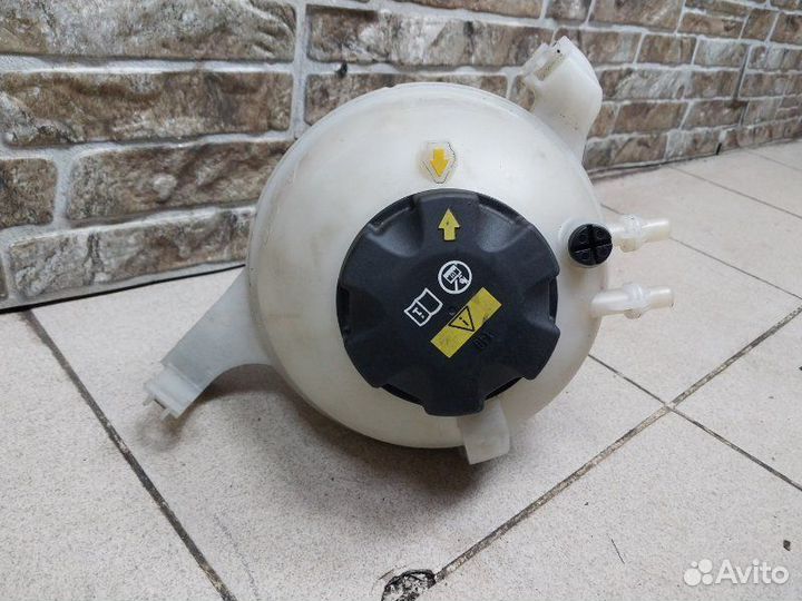 Бачок расширительный Bmw 5-Series G30 3.0 2016