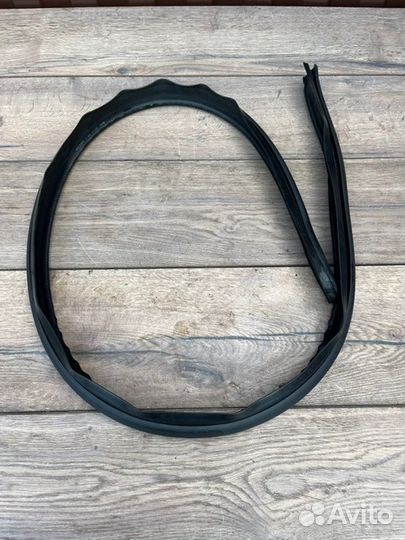 Резинка кузова правая Nissan Terrano D10 H4M 438