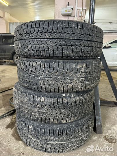 Michelin X-Ice 215/60 R16 99H