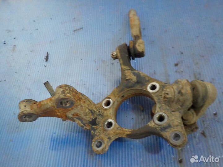 Кулак поворотный передний правый Toyota Auris