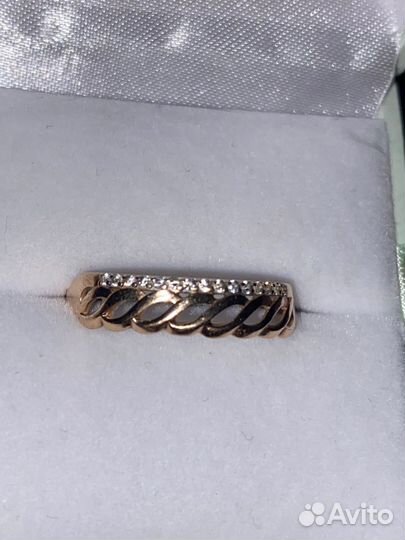 Кольцо золотое с фианитами