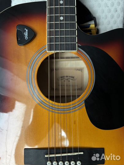 Акустическая гитара