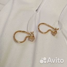 Золотые серьги с камнем