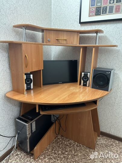 Компьютерный стол