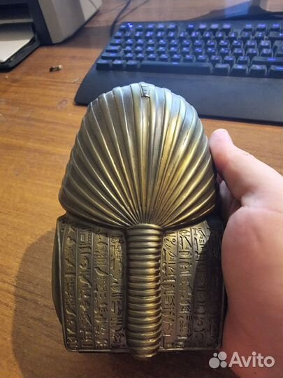 Фараон статуя